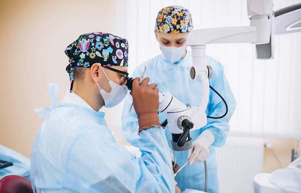 Microscopic and Endoscopic Spine Surgery